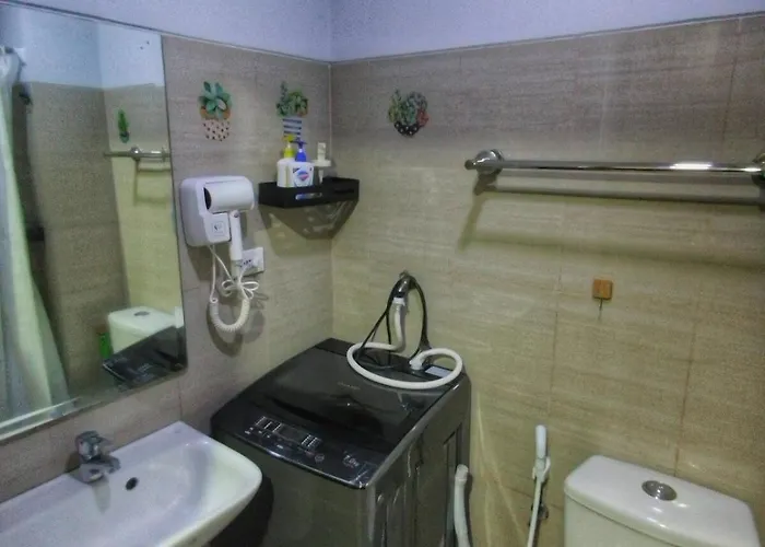 The Pent - Serene At Shore Moa Apartment Manila
